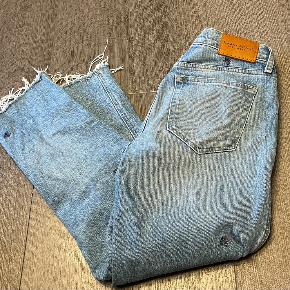 Lucky embroidered boyfriend jeans !